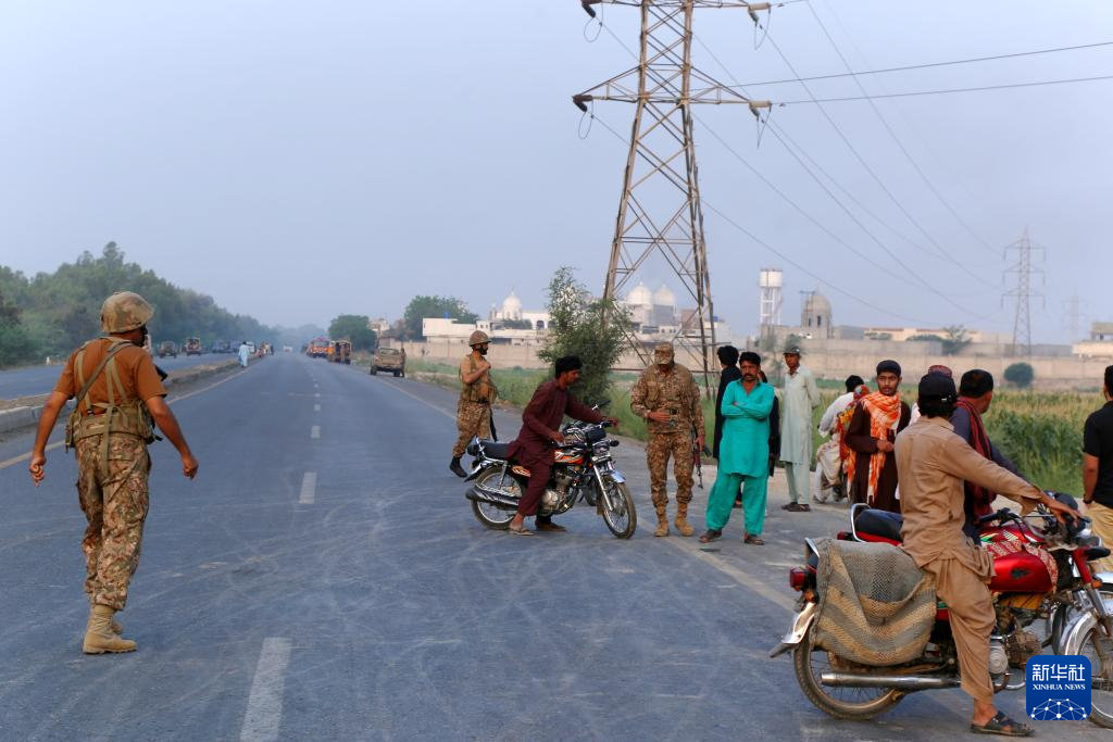 بھارتی حملے میں 8 پاکستانی ہلاک اور پاکستان نے 3 رافیل سمیت 5 بھارتی جنگی طیارے مار گرائے