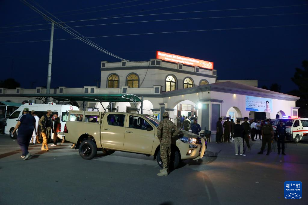 بھارتی حملے میں 8 پاکستانی ہلاک اور پاکستان نے 3 رافیل سمیت 5 بھارتی جنگی طیارے مار گرائے