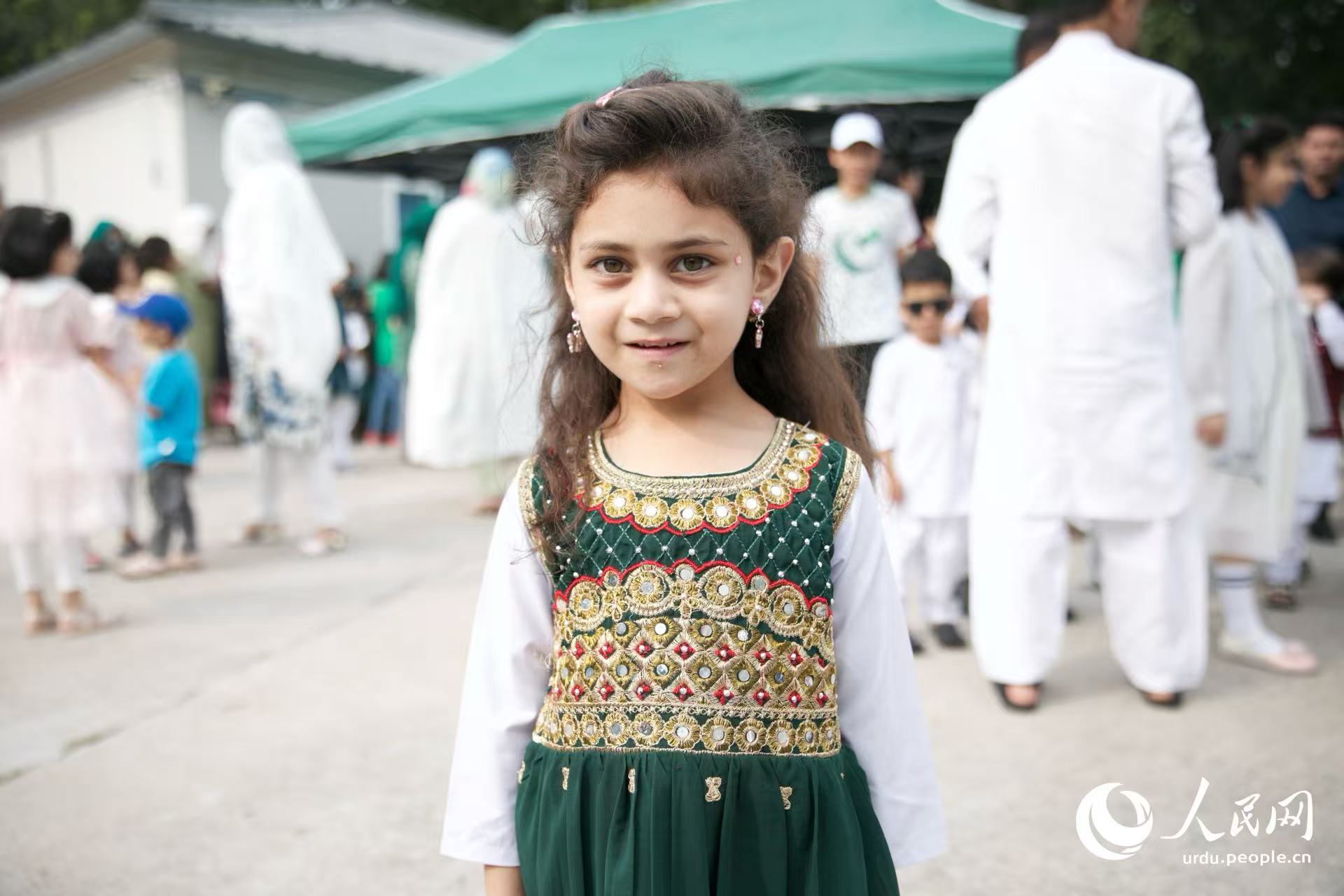 14 اگست کو ، پاکستان کے 78ویں جشنِ آزادی کے موقع پر بیجنگ میں پاکستانی سفارت خانے میں پرچم کشائی کی پروقار تقریب منعقد ہوئی جس میں سفارت خانے کے اہلکار ، مقامی معززین، صحافی اور بیجنگ میں مقیم پاکستانی کمیونٹی کے افراد نے شرکت کی ۔(شوجنگ ون/ پیپلز ڈیلی آن لائن)