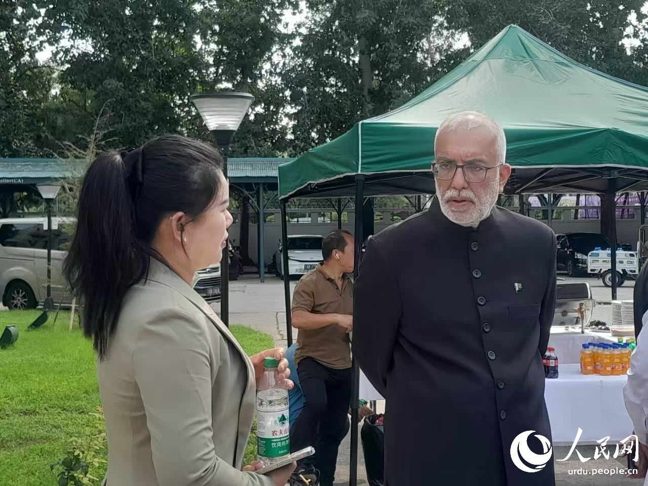 14 اگست کو ، پاکستان کے 78ویں جشنِ آزادی کے موقع پر بیجنگ میں پاکستانی سفارت خانے میں پرچم کشائی کی پروقار تقریب منعقد ہوئی جس میں سفارت خانے کے اہلکار ، مقامی معززین، صحافی اور بیجنگ میں مقیم پاکستانی کمیونٹی کے افراد نے شرکت کی ۔(شوجنگ ون/ پیپلز ڈیلی آن لائن)