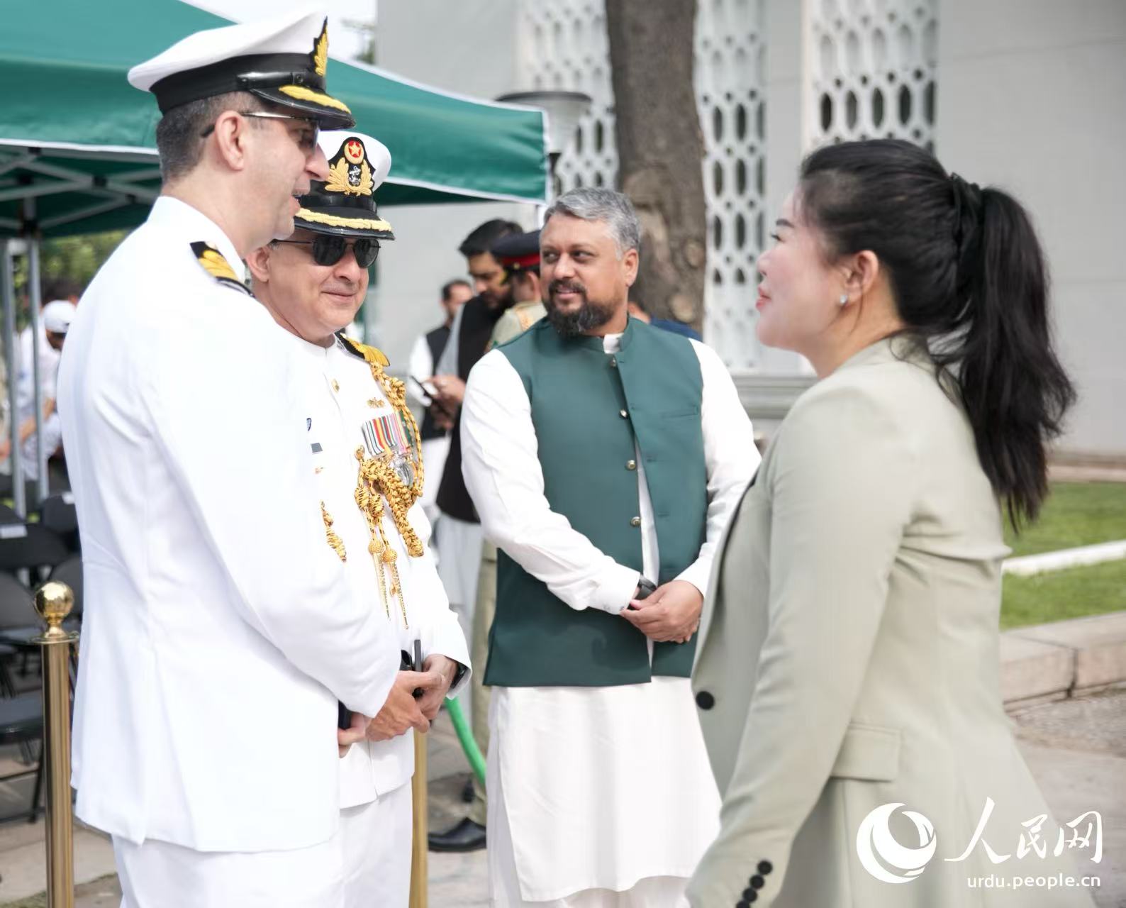 14 اگست کو ، پاکستان کے 78ویں جشنِ آزادی کے موقع پر بیجنگ میں پاکستانی سفارت خانے میں پرچم کشائی کی پروقار تقریب منعقد ہوئی جس میں سفارت خانے کے اہلکار ، مقامی معززین، صحافی اور بیجنگ میں مقیم پاکستانی کمیونٹی کے افراد نے شرکت کی ۔(شوجنگ ون/ پیپلز ڈیلی آن لائن)