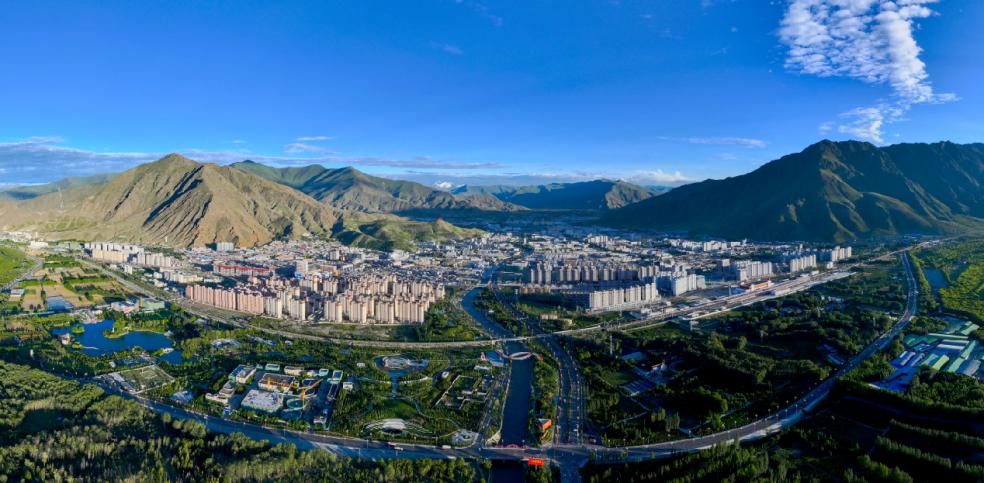 چین کے جنوب مغرب میں واقع شی زانگ خود اختیار علاقے کے شہر شانان کا منظر ۔ (تصویر: تسرنگ لمپر)