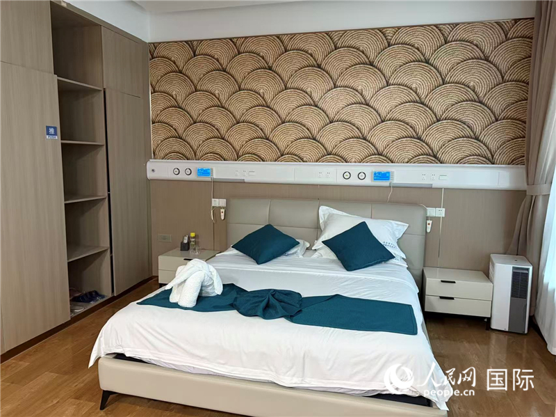 شنگھائی جیاؤ ٹھونگ یونیورسٹی میڈیکل اسکول سے منسلک رُوئی جن ہسپتال ہائی نان کے بین الاقوامی وارڈ کا اندرونی منظر۔ (پیپلز ڈیلی آن لائن/رمشا)