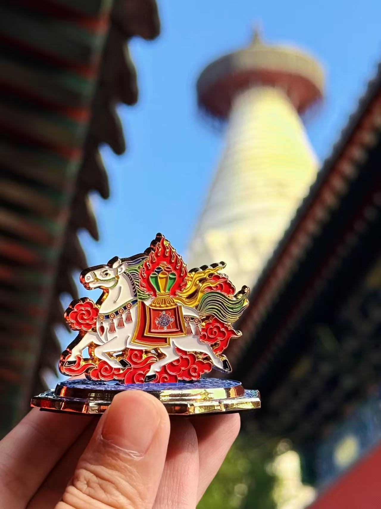 بائےتھا ٹیمپل کے دفترِ انتظامیہ کی جانب سے جاری کردہ &nbsp;سرپٹ دوڑتے گھوڑے کی شکل کا فریج میگنیٹ۔ ( تصویر/ بیجنگ ڈیلی)