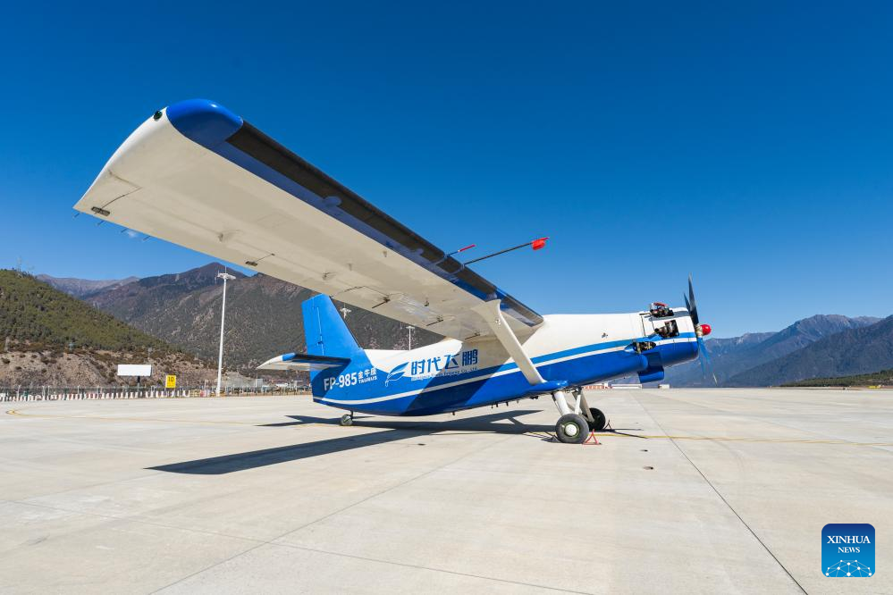 جنوب مغربی چین کے خود اختیار علاقے شی زانگ کے شہر نئینگ چی میں چین کا فکسڈ -وِنگ ڈرون FP-985" ٹورس" ۔(شنہوا/ ٹسوئی جنفو)