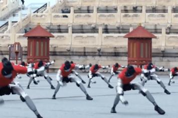 ٹیمپل آف ہیون میں چینی ساختہ ہیومنائیڈ روبوٹس کی مارشل آرٹ پرفارمنس