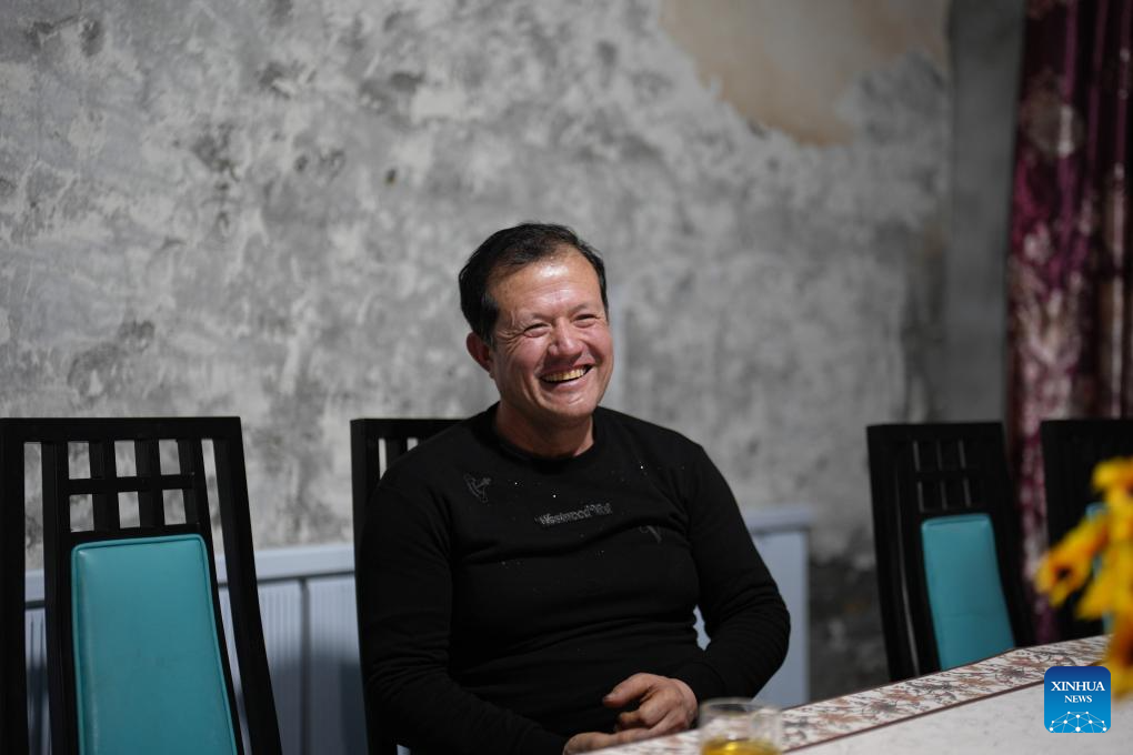 8 فروری 2026۔موسی جان اس سال کے اجلاس کے حوالے سے اپنی تجاویز اور توقعات کے حوالے سے اپنے گھر میں ساتھیوں کے ساتھ بات چیت کر رہے ہیں۔ (شنہوا۔ شن یوئے وئے)