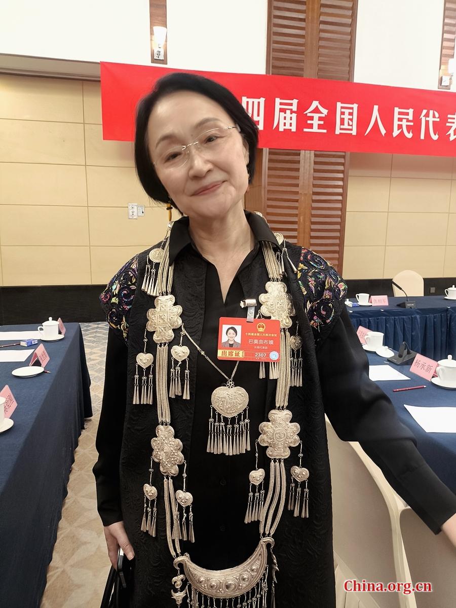 7 مارچ 2026 بیجنگ۔ 14 ویں قومی عوامی کانگریس کے چوتھے اجلاس کے دوران این پی سی کی نائب اور چائنیز اکیڈمی آف سوشل سائنسز کے غیر مادی ثقافتی ورثے کے تحقیقی مرکز کے ماہرین کی کمیٹی کی سربراہ، بامو چھوبو مو یوننان کے وفد کی مشاورت کے دوران China.org.cn کے ساتھ گفتگو کر رہی ہیں۔ (تصویر: شو شیاوشوان/چائنا.او آر جی .سی این)