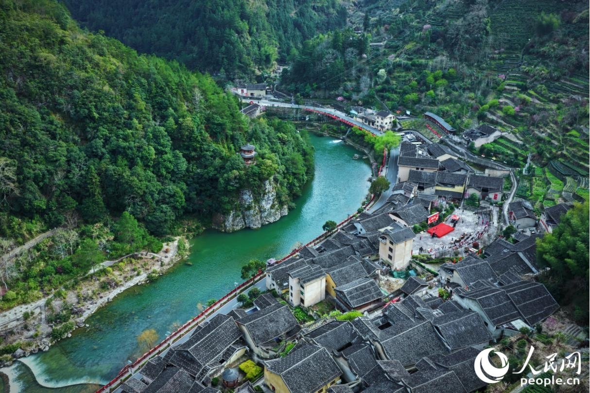 چین کے صوبے فوجیان کی کاونٹی شوننگ کی ٹاون شپ شیا دانگ کا خوبصورت فضائی منظر ۔ ( پیپلز ڈیلی آن لائن ۔ لی وئے یی)