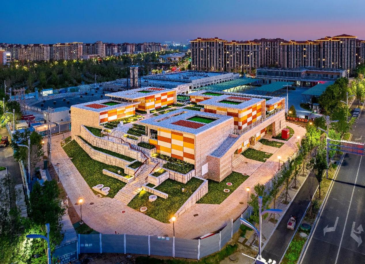  شیونگ آن نیو ایریا  کے ژیانگ ڈونگ زون میں موجود ایک 110kV ٹرانسفارمر سب اسٹیشن۔ (تصویر/یانگ جون فینگ)