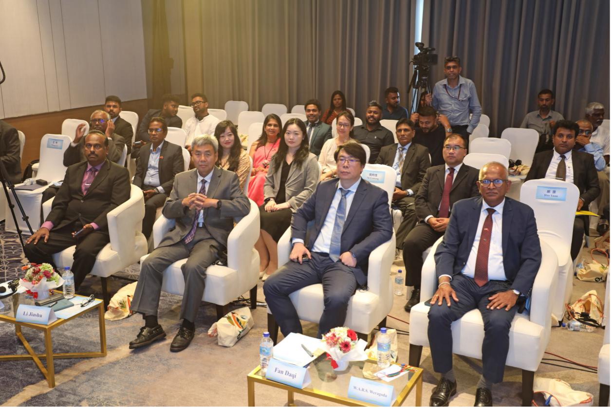 سیمینار میں شریک مہمان۔
