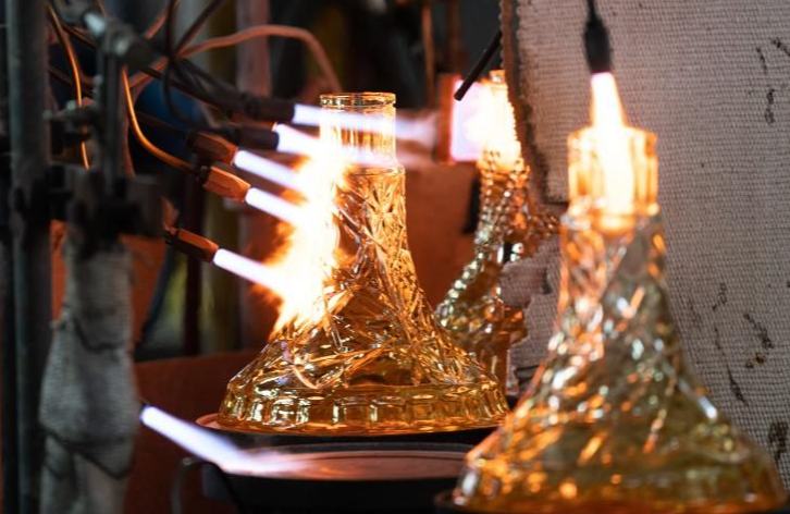 شی لیانگ ، آنہوئی کا وہ قصبہ جہاں شیشہ گری سے  حقہ سازی کے فن کو ایک نئی زندگی دی گئی