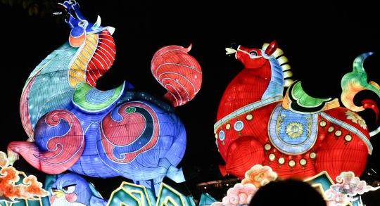 چھونگ چنگ میں نئے چینی قمری سال کی مناسبت سے رنگا رنگ لالٹین میلہ