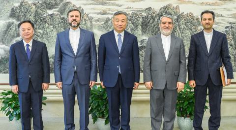 چین کے نائب وزیر خارجہ میاؤ دہ یو  کی ایرانی نائب وزیر خارجہ کاظم غریب آبادی سے ملاقات