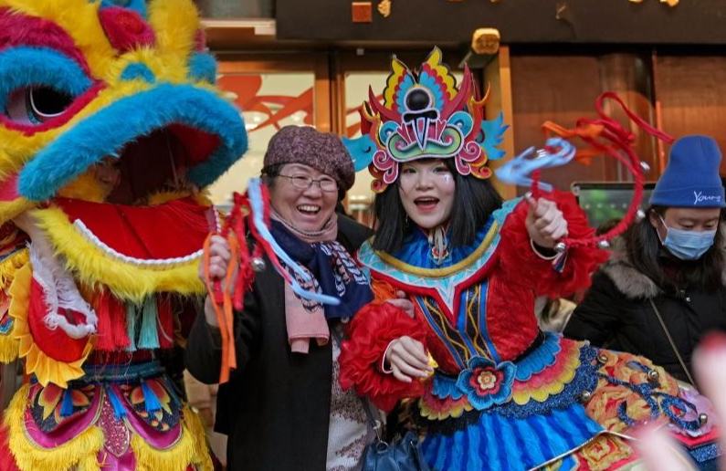 شنگھائی کے یویوان گارڈن میں لالٹین فیسٹیول کی تقریبات ، سیاحوں کی بڑی تعداد کی شرکت