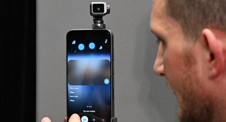 موبائل ورلڈ کانگریس 2026  ، چینی کمپنی آنر   نے پہلا روبوٹ فون متعارف کروادیا