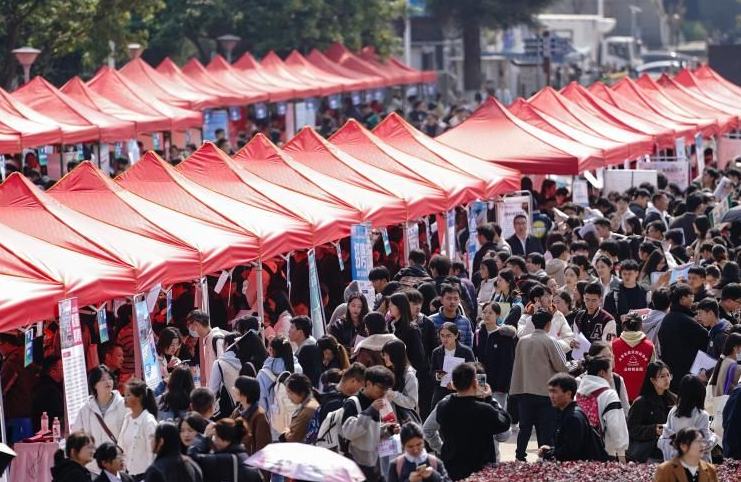 ڈیموگرافک ڈیویڈنڈ" سے "ٹیلنٹ ڈیویڈنڈ" تک: چین  ترقیاتی عمل کو تیز کرنے کی منصوبہ بندی کیسے کر رہا ہے