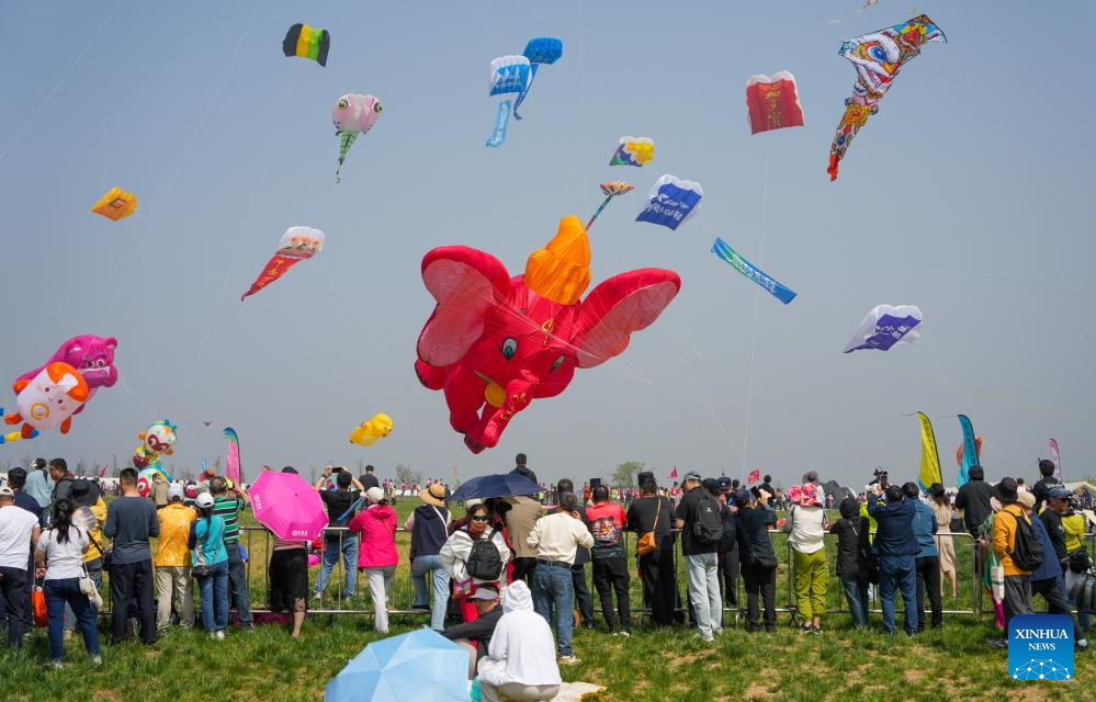 شان دونگ میں 43ویں وئے فانگ پتنگ میلے سے سجا آسمان