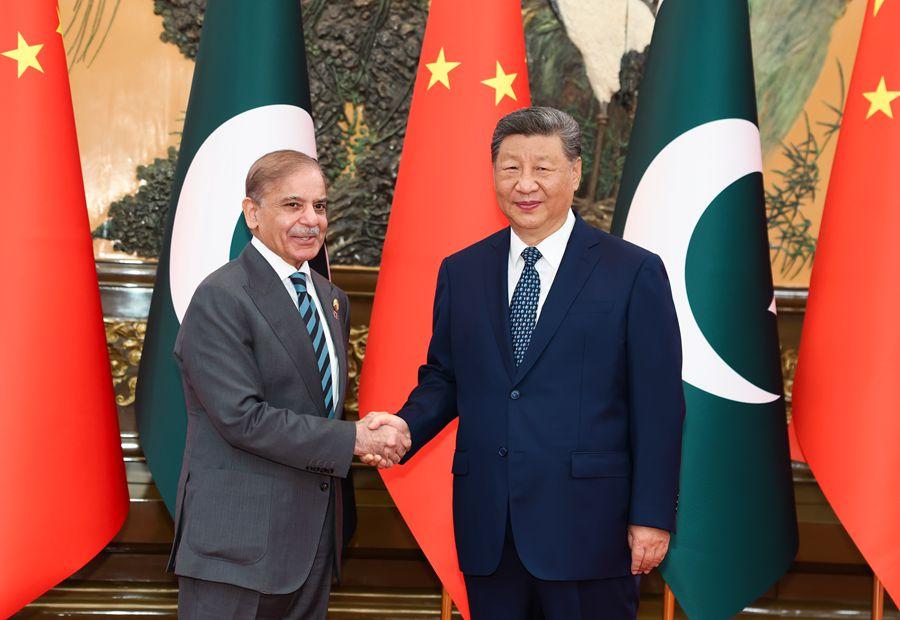  2 ستمبر 2025 -چینی صدر شی جن پھنگ نے بیجنگ کے عظیم عوامی ہال میں پاکستانی وزیر اعظم شہباز شریف سے ملاقات کی.(تصویر:شنہوا)