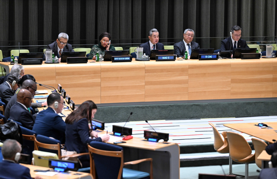 چینی وزیر خارجہ کی اقوامِ متحدہ کے ہیڈکوارٹر میں گروپ آف فرینڈز آف گلوبل گورننس کے اجلاس میں شرکت