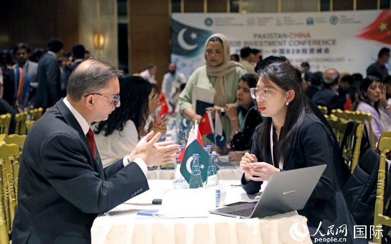 17جولائی 2026۔ پاک-چین بی ٹو بی سرمایہ کاری سمٹ برائے دواسازی و صحت کے دوران، چینی اور پاکستانی کمپنیز کے نمائندگان کے مابین مذاکرات اور رابطہ سازی کے لیے سیشنز کا انعقاد کیا گیا۔ (پیپلز ڈیلی آن لائن۔جاؤ یی پھو)