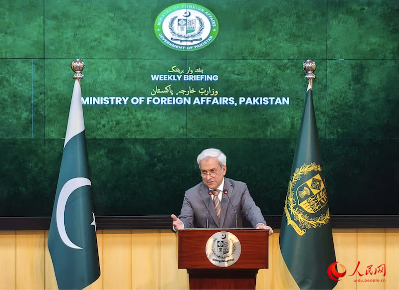 27 اگست 2026۔&nbsp;پاکستان کی وزارتِ خارجہ کے ترجمان&nbsp;طاہر اندرابی &nbsp;ہفتہ وار پریس بریفنگ سے خطاب کر رہے ہیں۔ (سید حنان گیلانی/پیپلز ڈیلی)
