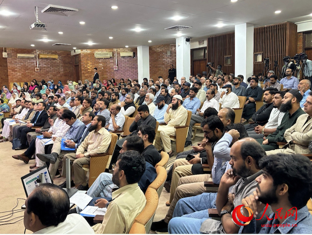 2 ستمبر 2026 کو اسلام آباد کے نیشنل ایگریکلچرل ریسرچ سینٹر میں چین کی جانب سے پاکستان کو عطیہ کردہ ویٹرنری ویکسین کی حوالگی کی تقریب میں متعلقہ افراد کی ایک بڑی تعداد نے شرکت کی ۔ (سید حنان گیلانی/پیپلز ڈیلی)