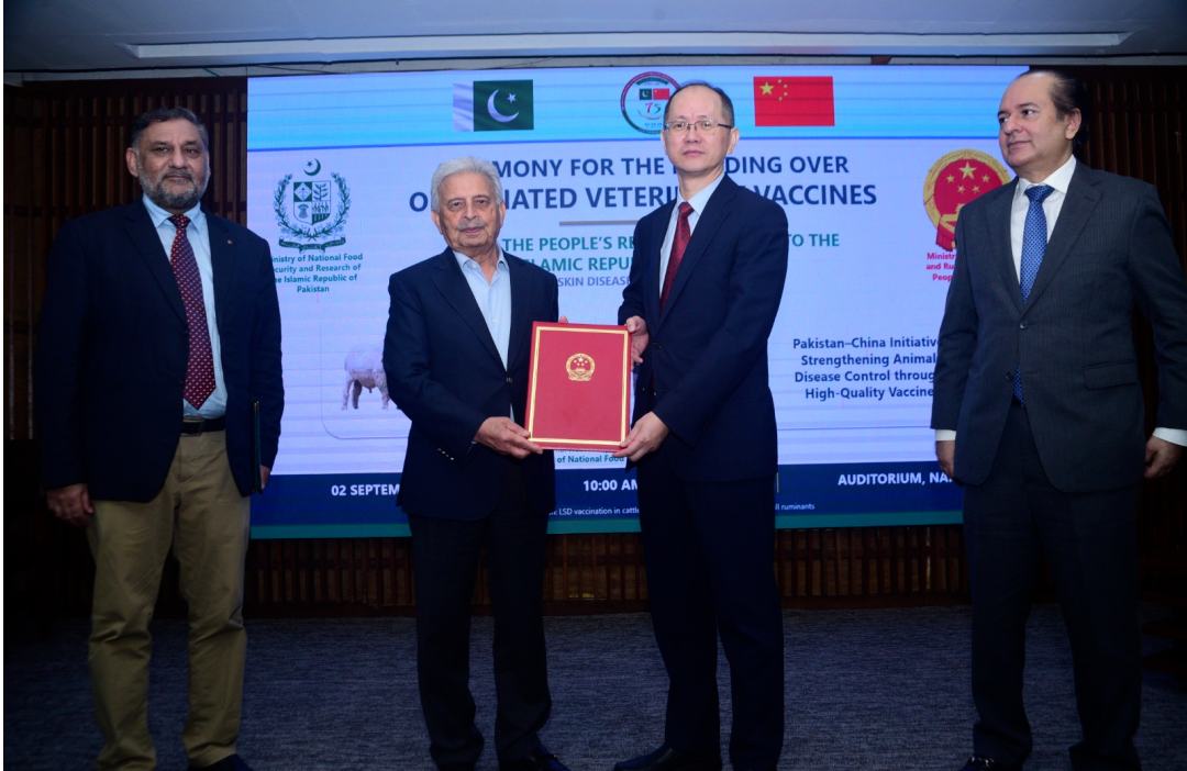چین کا پاکستان  کے لیے ویٹرنری ویکسین کی 3 لاکھ خوراکوں کا عطیہ