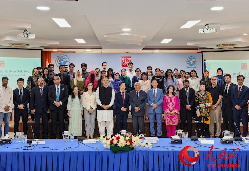 چینی زبان و ثقافت کے تربیتی پروگرام کے شرکا کا گروپ فوٹو۔ (تصویر: چائنا کلچرل سینٹر اِن پاکستان)
