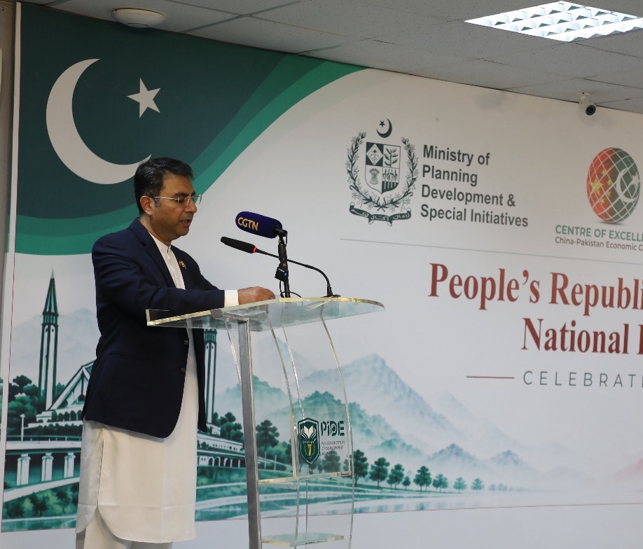2. پاکستان انسٹی ٹیوٹ آف ڈویلپمنٹ اکنامکس (PIDE) کے وائس چانسلر ڈاکٹر ندیم جاوید تقریب سے خطاب کر رہے ہیں۔ (تصویر: پیپلز ڈیلی)
