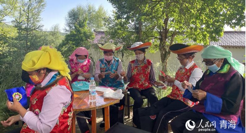 تھو قومیت کی  مخصوص  کڑھائی جو  ایک بھرپور ترقی پذیر  صنعت بن گئی